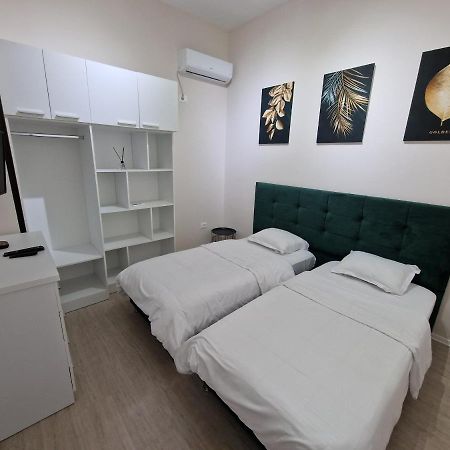 Hq Apartment In Center Tiranë Ngoại thất bức ảnh