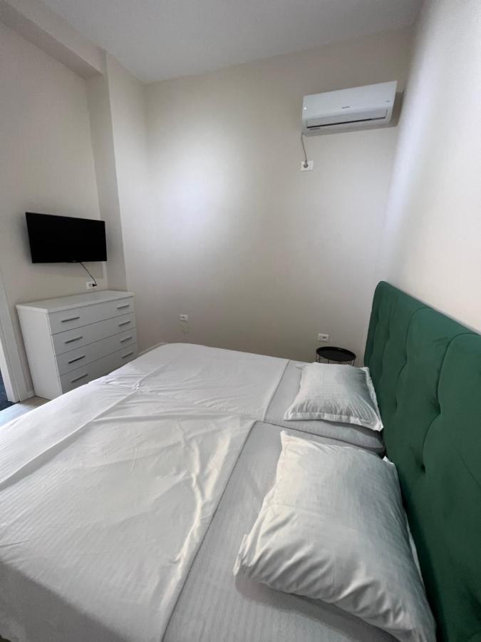 Hq Apartment In Center Tiranë Ngoại thất bức ảnh