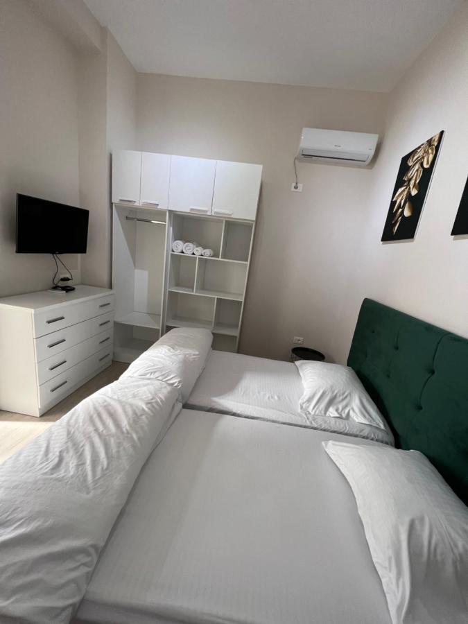 Hq Apartment In Center Tiranë Ngoại thất bức ảnh
