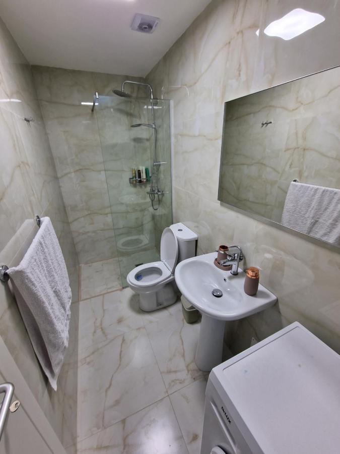 Hq Apartment In Center Tiranë Ngoại thất bức ảnh